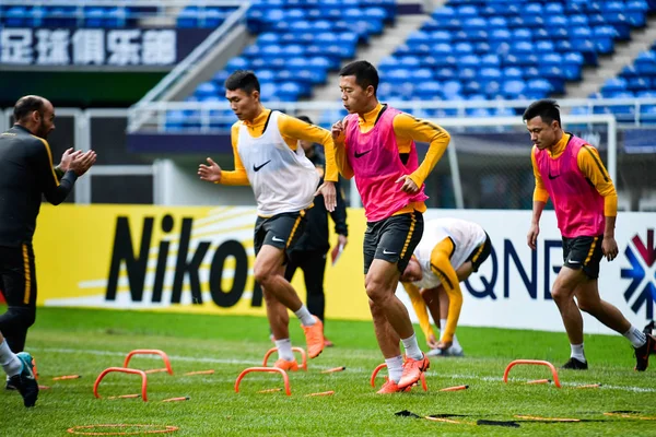 Spieler Von Chinas Guangzhou Evergrande Taobao Nehmen Einer Trainingseinheit Vor — Stockfoto