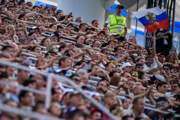 フットボールのファンを見て Fifa ワールド カップ 2018 ロシアのニジニ ノヴゴロドの 2018 日の間にスウェーデンと韓国の一致グループ — ストック写真