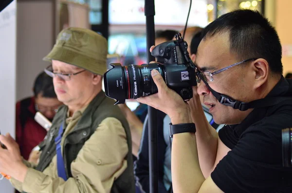 Gente Visita Feria Internacional Maquinaria Tecnología Fotografía Imagen Eléctrica China —  Fotos de Stock