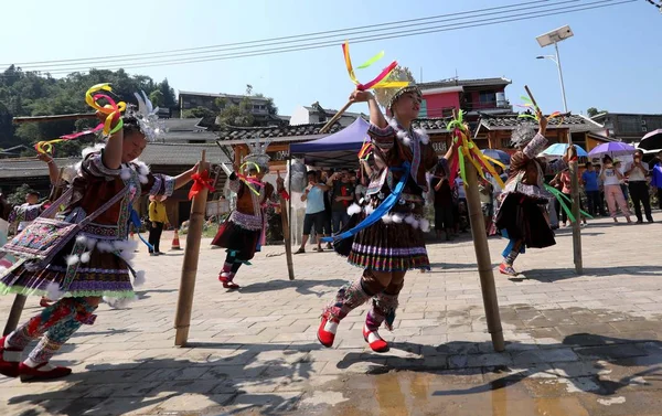 Chinki Miao Grupy Etnicznej Ubrani Tradycyjne Stroje Uczestniczyć Festiwalu Naoyu — Zdjęcie stockowe