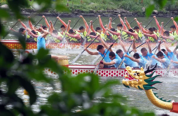 Los Participantes Compiten Tramo Putuo Del Campeonato China Dragon Boat —  Fotos de Stock