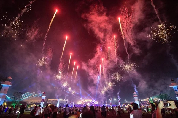 Fireworks Explode Wanren Square Golden Sands Beach 28Th Qingdao International — Stock Photo, Image