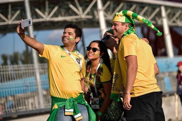 Fãs Brasileiros Estão Vestidos Como Eles Reúnem Fora Spartak Stadium — Fotografia de Stock