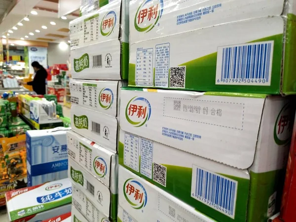 Cartons Yili Pure Milk Sale Supermarket Suqian City East China — Stock Photo, Image
