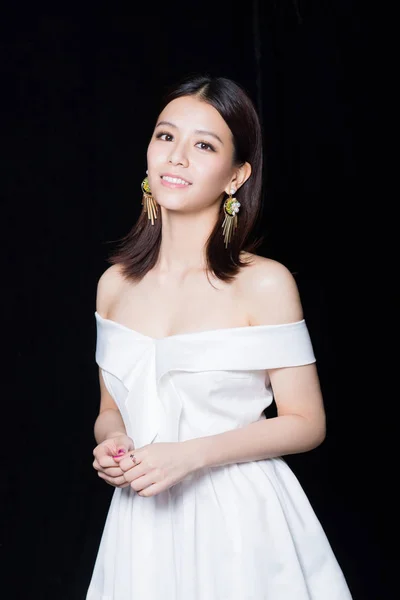 Taiwanees Actrice Vivian Sung Yun Hua Vormt Voor Portretfoto Tijdens — Stockfoto