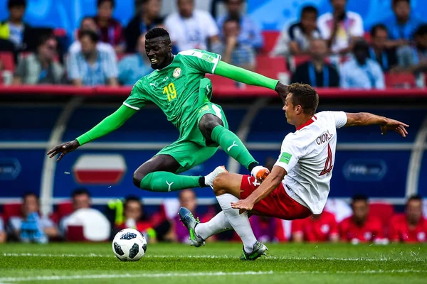 Baye Niang Senegal Esquerda Desafia Thiago Cionek Polônia Seu Jogo — Fotografia de Stock