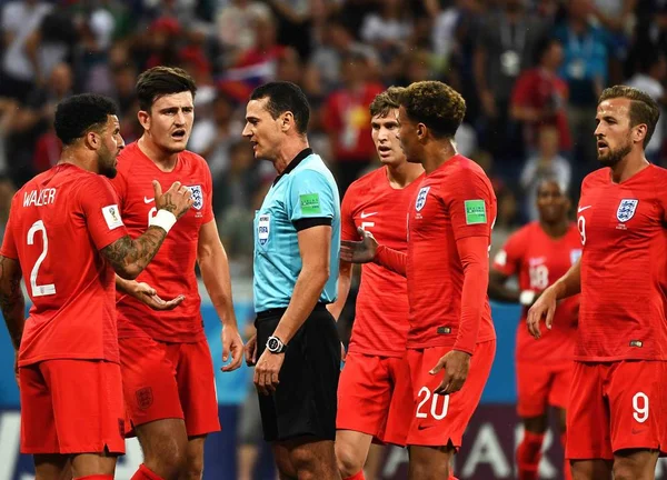 Kyle Walker Inglaterra Esquerda Conversa Com Árbitro Seu Jogo Grupo — Fotografia de Stock