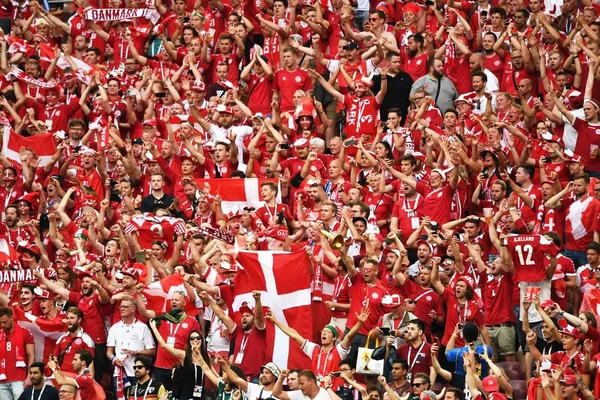 Dänische Fans Schwenken Fahnen Ihre Unterstützung Für Dänemark Spiel Der — Stockfoto