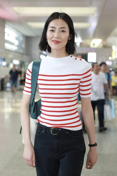 Chinees Model Liu Wen Afgebeeld Shanghai Hongqiao Sncf Station Shanghai — Stockfoto