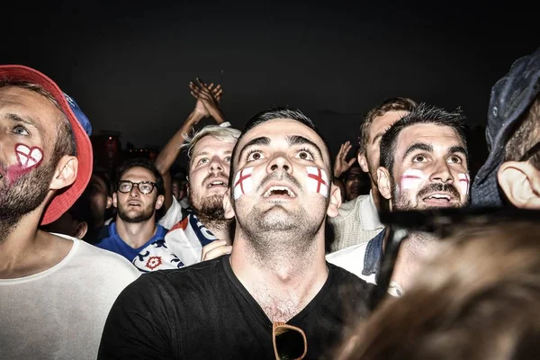 Tifosi Dell Inghilterra Reagiscono Guardando Partita Del Gruppo Tra Inghilterra — Foto Stock