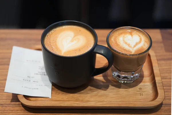 Las Tazas Café Sirven Recién Inaugurada Tienda Insignia Starbucks Reserve — Foto de Stock