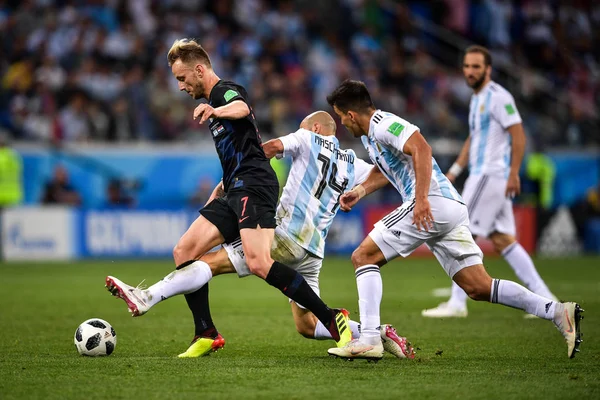 Ivan Rakitic Croácia Esquerda Desafia Javier Mascherano Argentina Seu Jogo — Fotografia de Stock