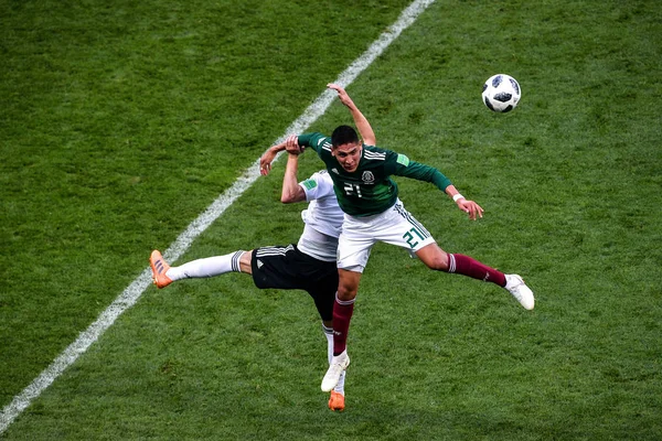 Edson Alvarez Mexika Pravdu Zpochybňuje Hráče Německa Jejich Zápase Skupiny — Stock fotografie