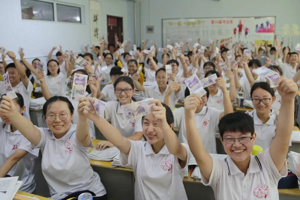 Chinese Students Who Sit Annual National College Entrance Exam Also — Stock Photo, Image