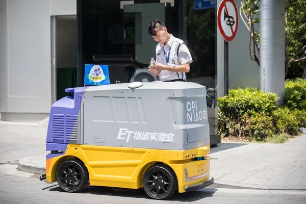 Autonomous Vehicle Cainiao Network Logistics Arm Chinese Commerce Giant Alibaba — Stock Photo, Image
