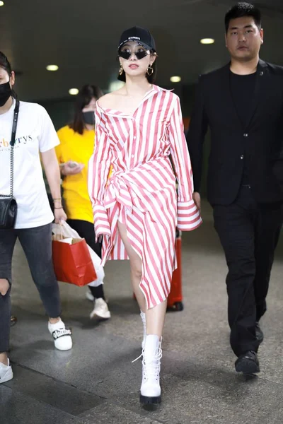 Cantora Atriz Chinesa Victoria Song Song Qian Chega Aeroporto Internacional — Fotografia de Stock