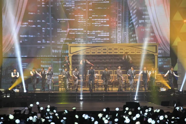 Участники Южнокорейской Бойз Группы Exo Выступают Время Концерта Elyxion Гонконге — стоковое фото