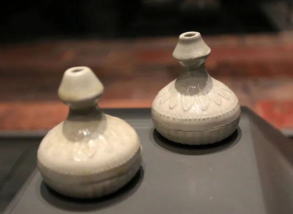 Produtos Cerâmicos Escavados Huaguangjiao Estão Exposição Durante Uma Exposição Museu — Fotografia de Stock