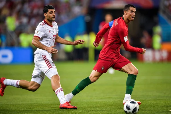 Cristiano Ronaldo Portugal Certo Desafia Mehdi Taremi Irã Seu Jogo — Fotografia de Stock