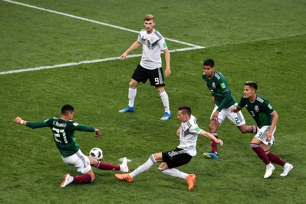 Edson Alvarez México Esquerda Desafia Julian Draxler Alemanha Seu Jogo — Fotografia de Stock