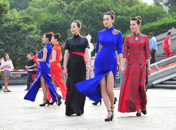 Mulheres Chinesas Apresentam Cheongsam Haipai Estilo Xangai Também Conhecido Como — Fotografia de Stock