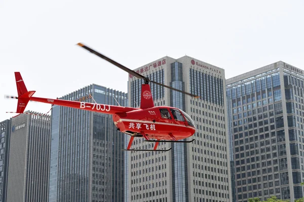 Посетители Могут Совершить Совместный Полет Вертолете Robinson R44 Время Третьей — стоковое фото