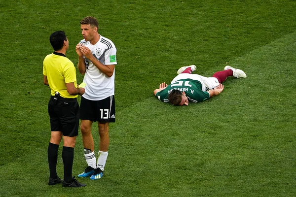 Thomas Muller Mueller Alemanha Fala Com Árbitro Enquanto Hector Herrera — Fotografia de Stock