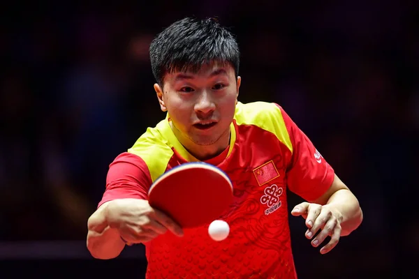 中国の のロング ショット ファン Zhendong の中国返還その男子シングルス決勝の試合でシーマスター 2018 Ittf ワールド ツアー — ストック写真