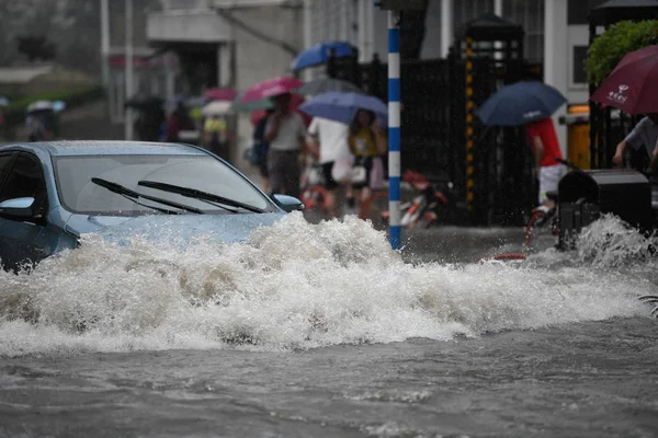 Car Drives Flooded Road Caused Heavy Rainstorm Tianjin China July — Stock Photo, Image