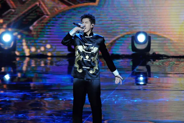 Китайський Співак Актор Kris Або Yifan Виконує Під Час Церемонії — стокове фото