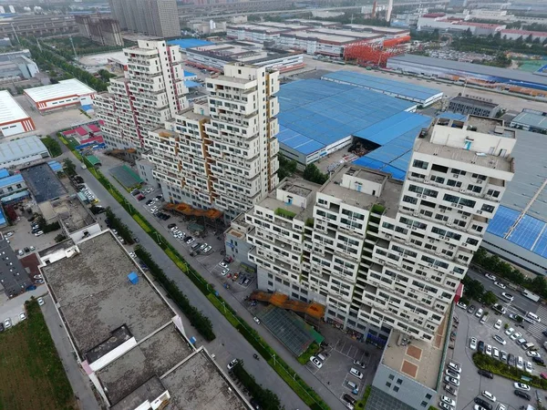 Eine Luftaufnahme Eines Wohnkomplexes Der Tetris Blöcken Ähnelt Der Stadt — Stockfoto