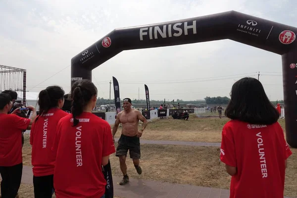 Účastníci Soutěží Roce 2018 Infiniti Spartan Race Překážkovou Dráhu Pekingu — Stock fotografie