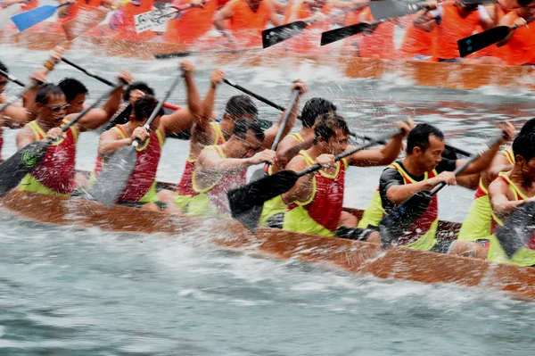 Deelnemers Concurreren Een Dragon Boat Race Gehouden Ter Ere Van — Stockfoto
