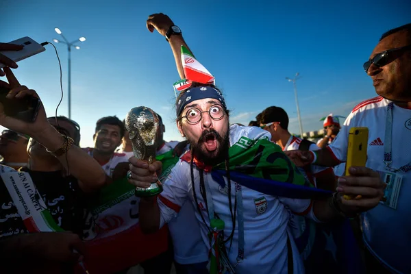 Aficionados Iraníes Reúnen Fuera Del Estadio Mordovia Arena Antes Del —  Fotos de Stock