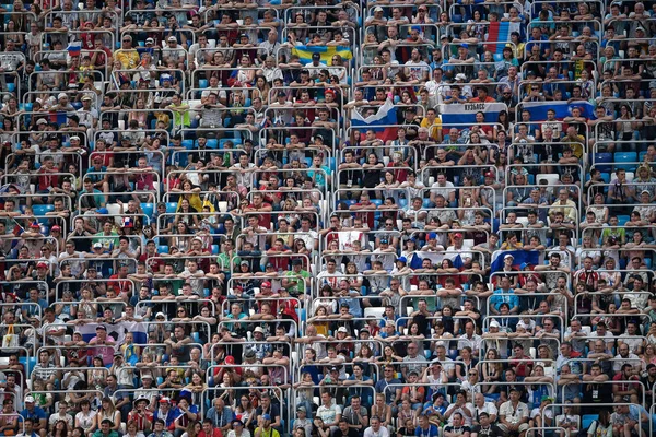 Los Aficionados Fútbol Ven Partido Del Grupo Entre Suecia Corea —  Fotos de Stock