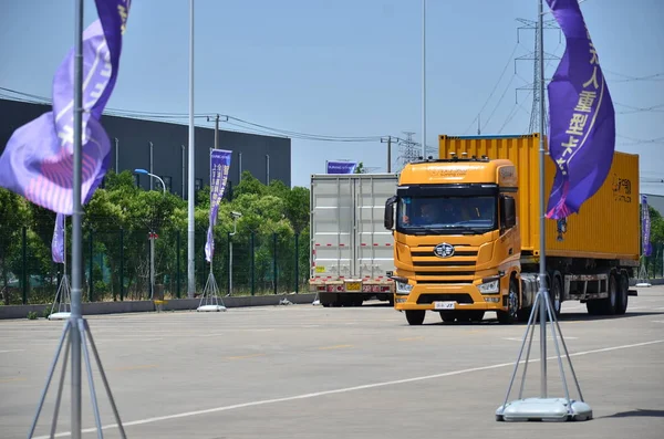 Självkörande Tung Lastbil Suning Logistik Avbildas Testet Start För Världens — Stockfoto