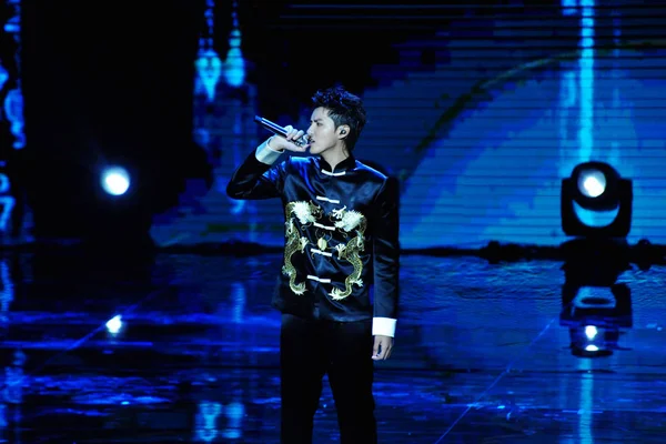 Çinli Şarkıcı Sinema Oyuncusu Kris Veya Yifan Için Qingdao Şehri — Stok fotoğraf