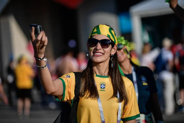 Brasileiro Está Vestido Como Fãs Reúnem Fora Spartak Stadium Antes — Fotografia de Stock
