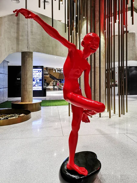 Vista Uma Escultura Memória Vermelha Artista Neorealista Chinês Chen Exposição — Fotografia de Stock