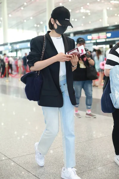 Chinese Singer Actress Victoria Song Song Qian Arrives Beijing Capital — Stock Photo, Image