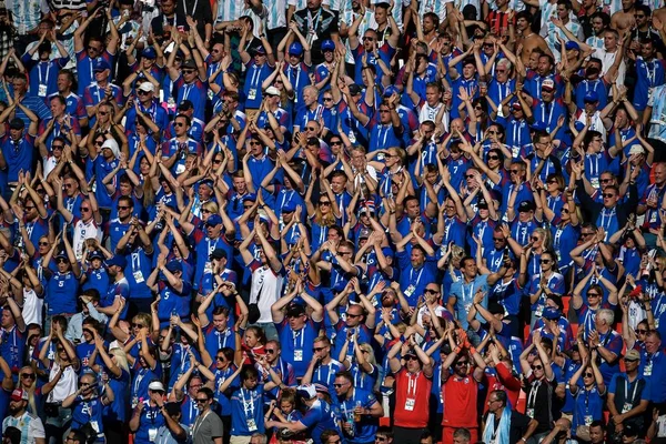 Island Fotbaloví Fanoušci Rozveselit Ukázat Podporu Pro Jejich Tým Soutěžit — Stock fotografie