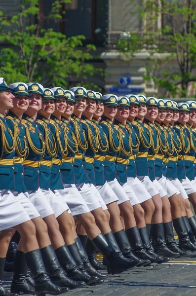 Mujeres Soldados Rusas Marchan Largo Plaza Roja Durante Desfile Militar — Foto de Stock