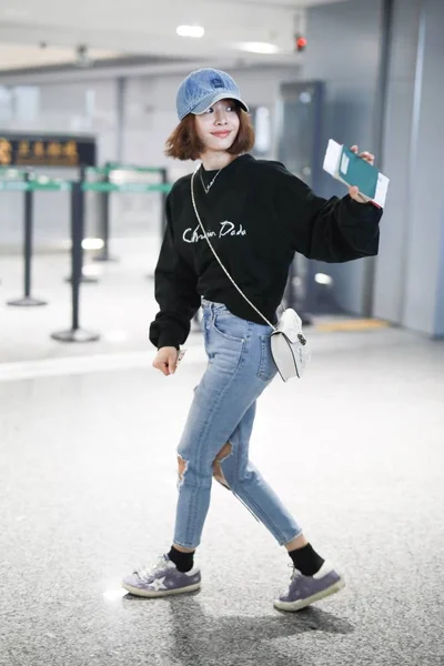 Cantora Taiwanesa Jolin Tsai Retratada Quando Chega Aeroporto Internacional Hongqiao — Fotografia de Stock