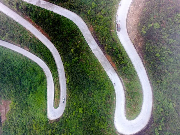 Cars Jednotku Úsek Klikaté Silničce Křivky Spojující Xiushan Tujia Miao — Stock fotografie