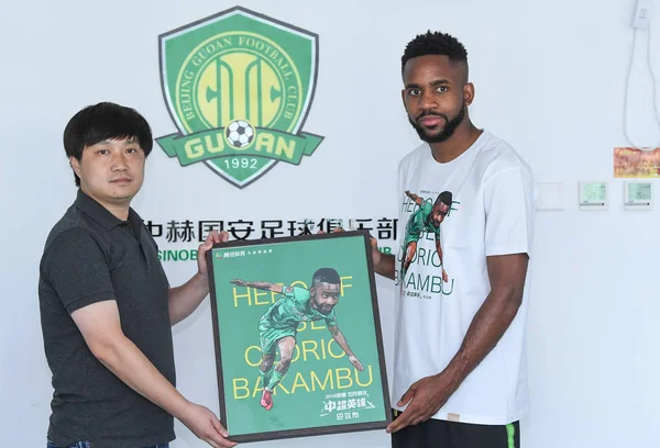 Fransk Född Kongolesiska Fotbollsspelare Cedric Bakambu Beijing Sinobo Guoan Mottar — Stockfoto