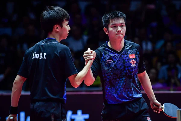 Вентилятор Zhendong Праворуч Потискує Лін Gaoyuan Китаю Вони Змагаються Овідіу — стокове фото