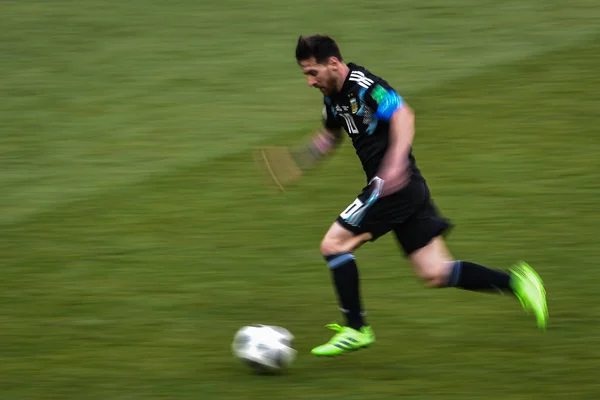 Lionel Messi Argentin Dribbles Izland Ellen Csoport Mérkőzés Során Fifa — Stock Fotó