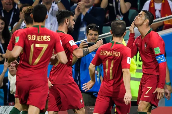 Cristiano Ronaldo Rechts Von Portugal Feiert Mit Seinen Teamkollegen Nach — Stockfoto