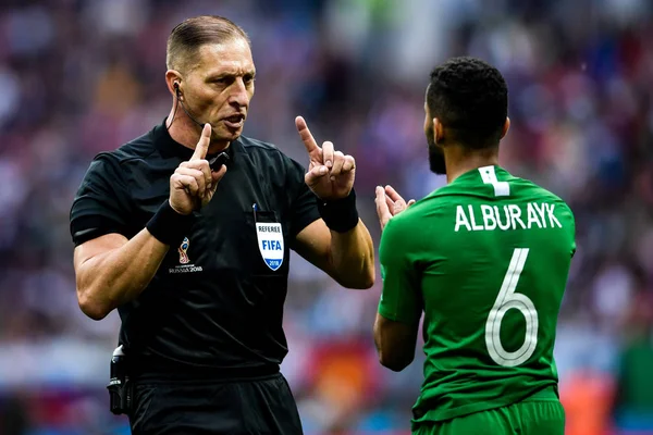 Árbitro Néstor Pitana Conversa Con Mohammed Breik Arabia Saudita Partido — Foto de Stock