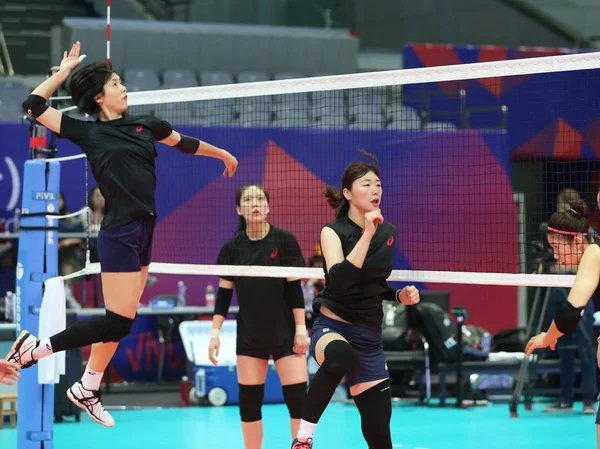 2018年5月14日 在中国东部浙江省宁波市举行的 2018年 Fivb 排球女排女足国家联赛中 韩国女子国家排球队的球员参加了第二池预赛的训练课 — 图库照片